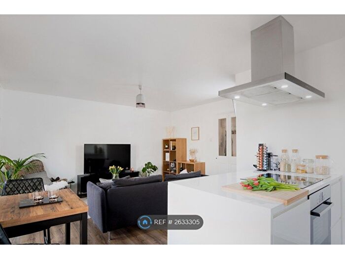 2 Bedroom Flat To Rent In Chopwell Close, London, E15