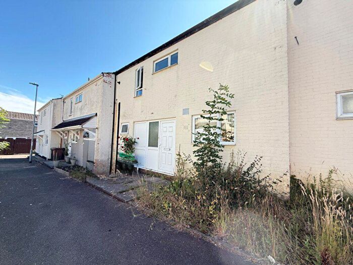 3 Bedroom Terraced House To Rent In Reigate Walk, NN18