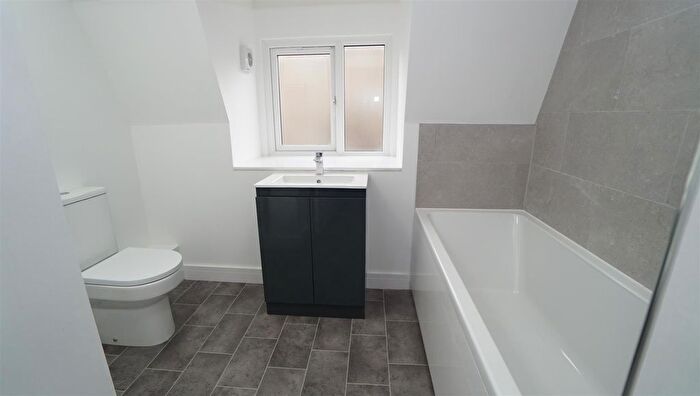 1 Bedroom Flat To Rent In Atkinson Street, Shipley, BD18