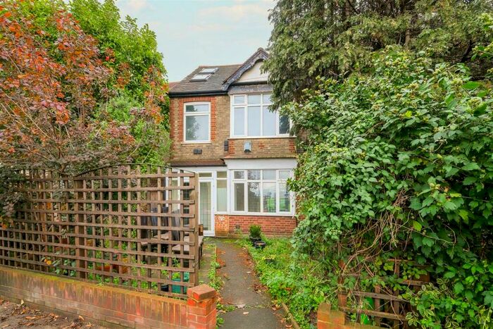 4 Bedroom End Of Terrace House To Rent In Hall Lane, Chingford, E4