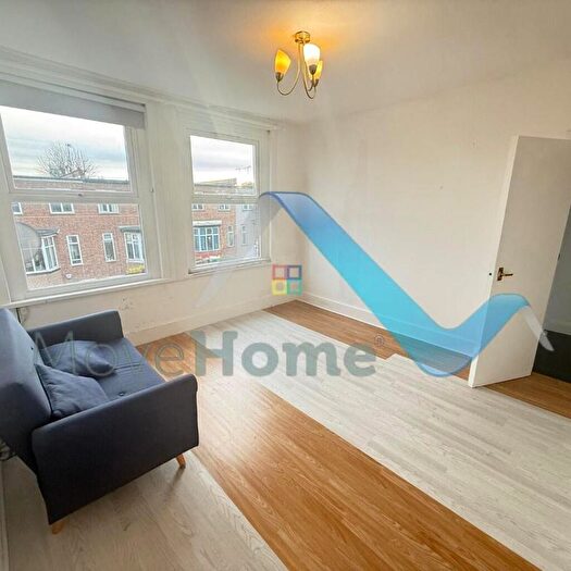 Studio To Rent In Hampden Road, London, N8