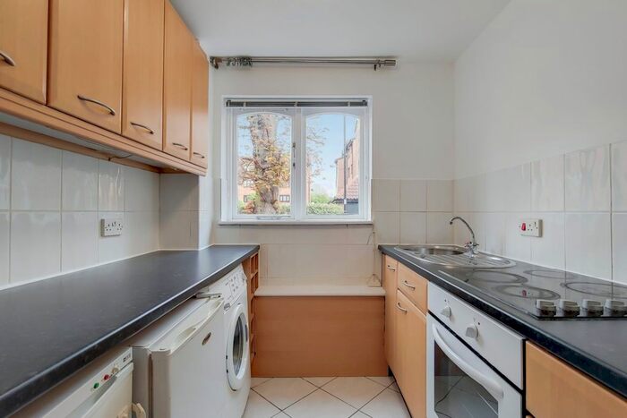 1 Bedroom Studio To Rent In Mornington Road, Deptford, London, SE8