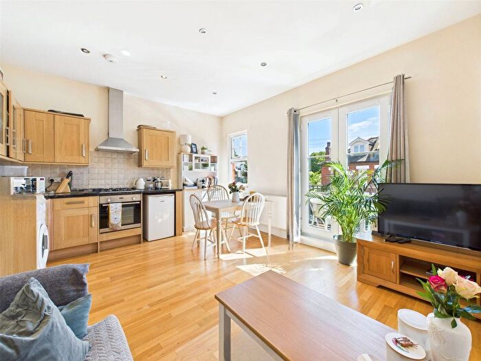 2 Bedroom Flat To Rent In Belgrade Road, Hampton, TW12