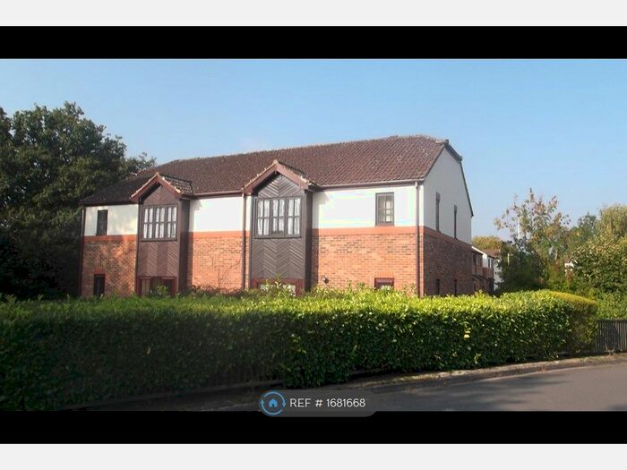 2 Bedroom Flat To Rent In Bridge Meadows, Liss, GU33
