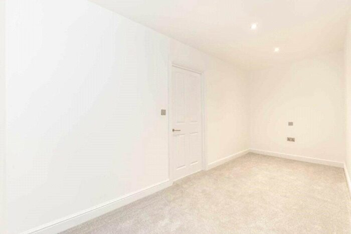 2 Bedroom Apartment To Rent In Portland Road, South Norwood, SE25