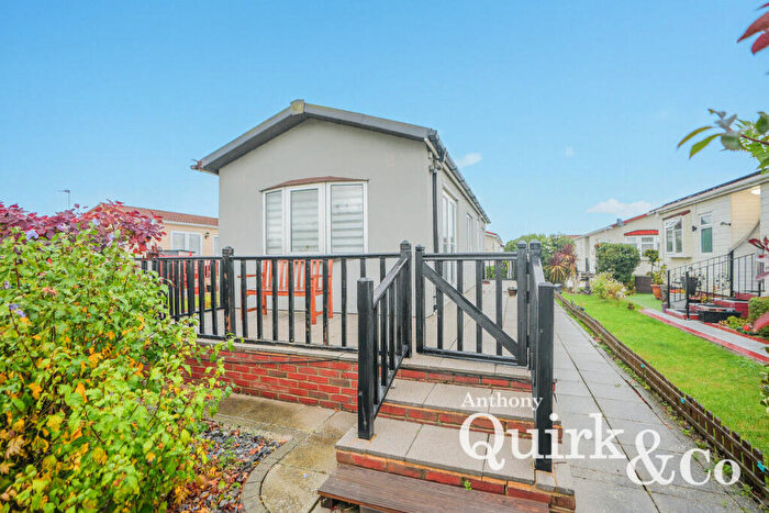 1 Bedroom Park Home For Sale In Creek Road, Canvey Island, SS8