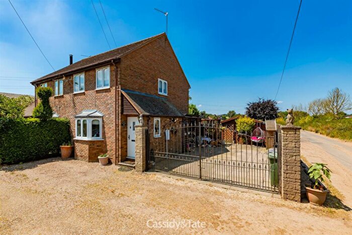 3 Bedroom Semi-Detached House For Sale In Noke Lane, St. Albans, AL2