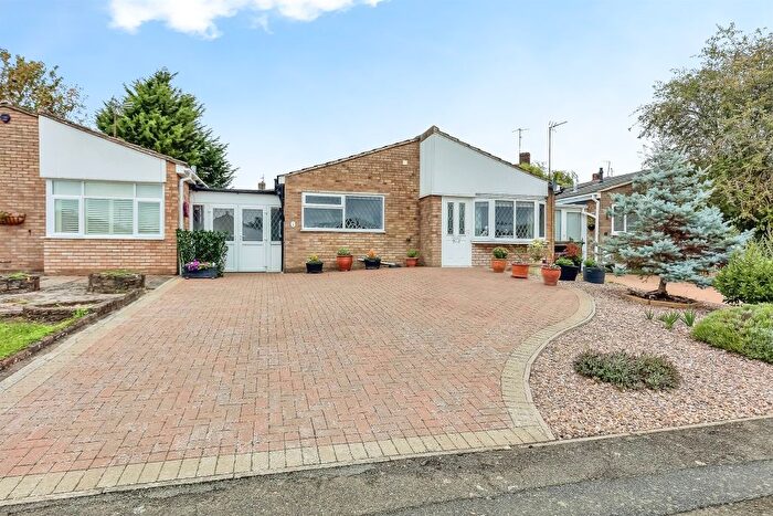 2 Bedroom Bungalow For Sale In Firdale Avenue, Rushden, NN10