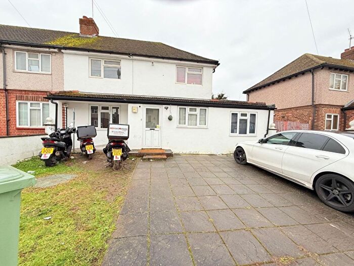 5 Bedroom Semi-Detached House To Rent In West Road, West Drayton, UB7