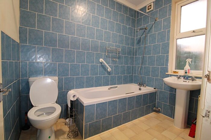 2 Bedroom Flat To Rent In Axbridge Gardens, Newcastle Upon Tyne, NE4