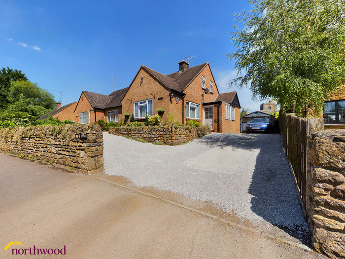 4 Bedroom Semi-Detached House For Sale In High Street, Cropredy, OX17