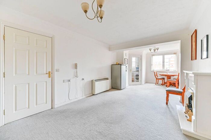 2 Bedroom Flat To Rent In Cavendish Road, Sutton, SM2