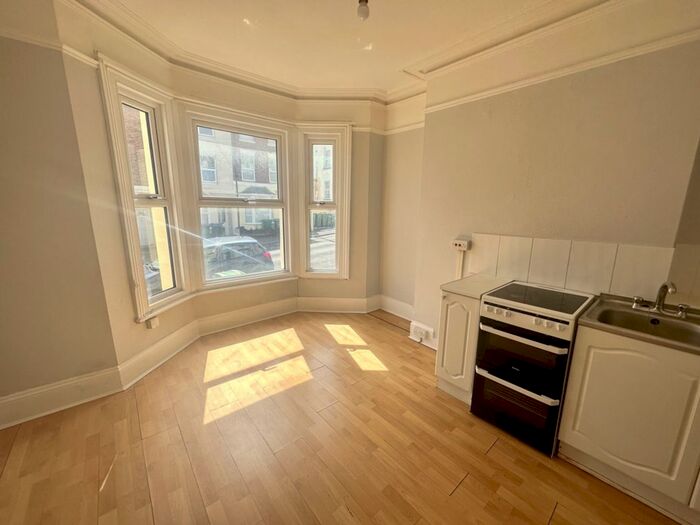 1 Bedroom Flat To Rent In Darby Place, Folkestone, CT20