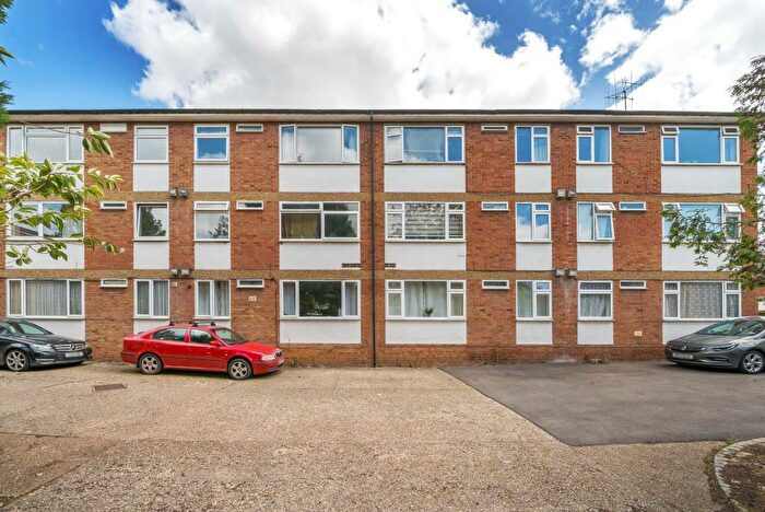 2 Bedroom Apartment To Rent In Waterside, Chesham, HP5