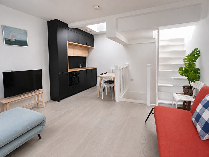 2 Bedroom Flat To Rent In Wilfred Street, St James Park, SW1E