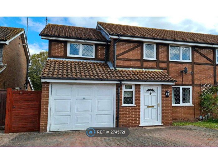 3 Bedroom Semi Detached House To Rent In Littington Close, Reading, RG6