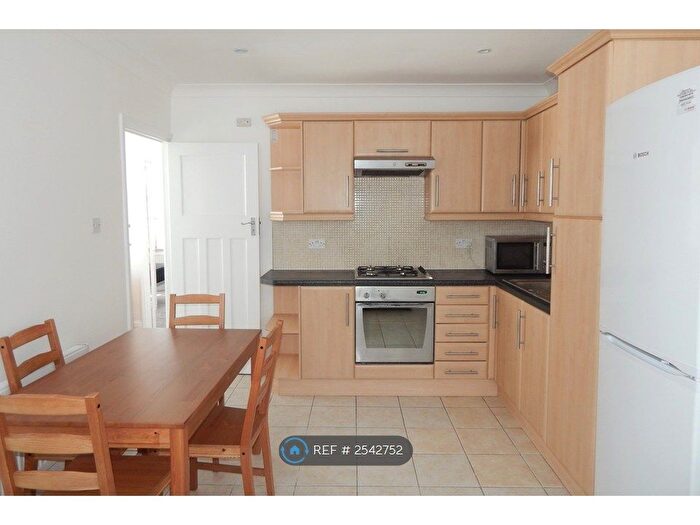 2 Bedroom Flat To Rent In Colin Gardens, London, NW9