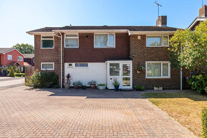 4 Bedroom Detached House For Sale In Roman Way, Chichester, PO19