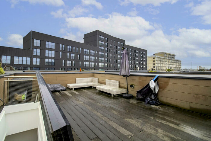 4 Bedroom Town House To Rent In Solar Avenue, Leeds, LS9