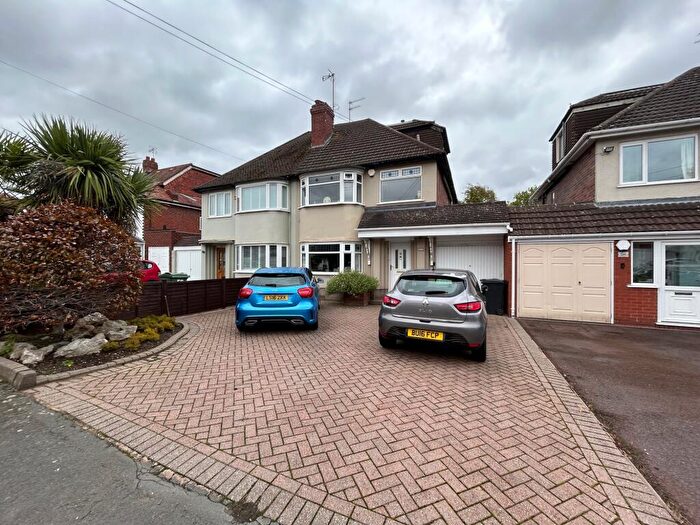 Studio To Rent In King Charles Road, Halesowen, West Midlands, B62
