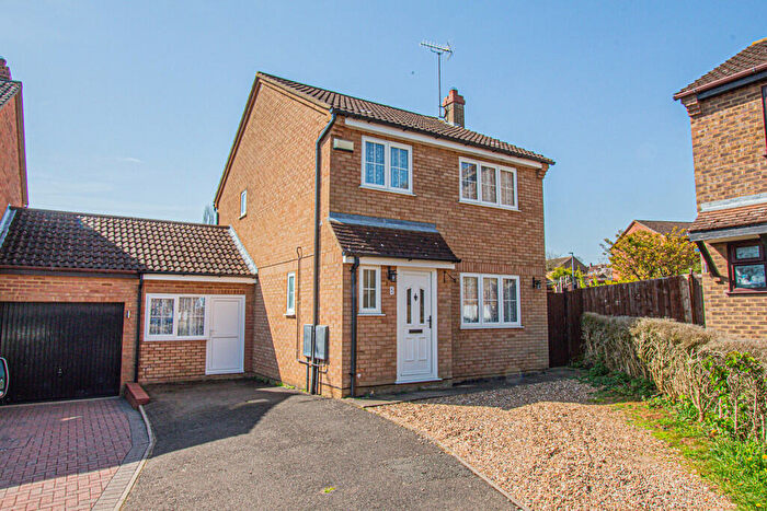 3 Bedroom Link Detached House For Sale In Elizabeth Way, Irthlingborough, NN9