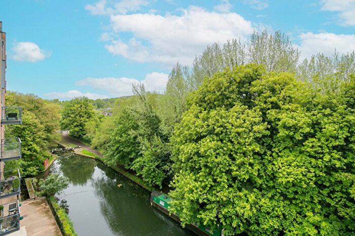 2 Bedroom Apartment To Rent In The Embankment, Nash Mills Wharf, Hemel Hempstead, Hertfordshire, HP3