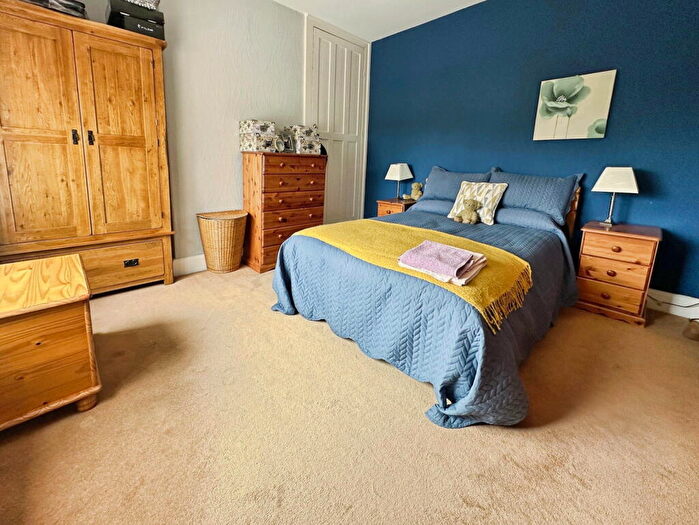 3 Bedroom Semi-Detached House For Sale In Rolleston Road, Burton-on-trent, DE13