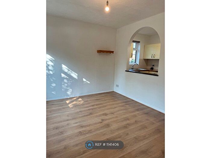 1 Bedroom Flat To Rent In Tintagel Way, Woking, GU22