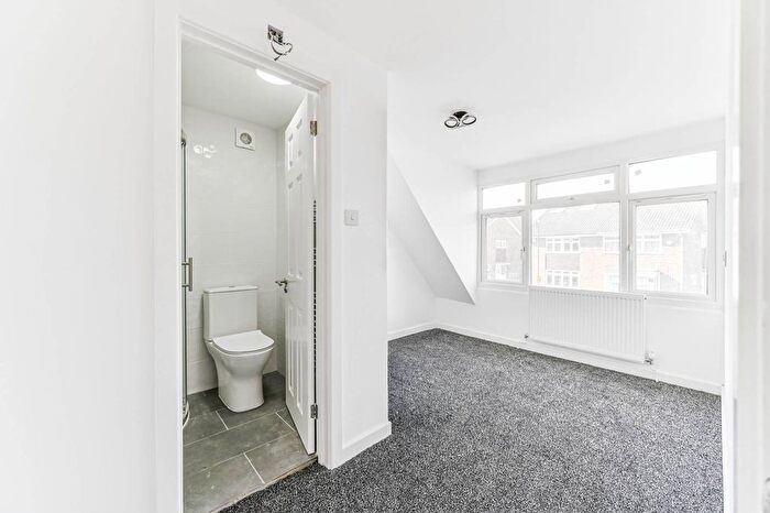 Studio To Rent In Crossways Road, Mitcham, CR4