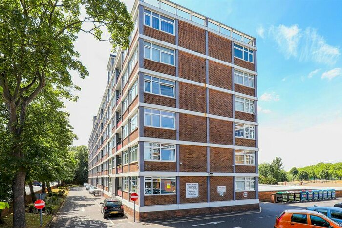 2 Bedroom Flat To Rent In Princeton House, Wilford Lane, West Bridgford, Nottinghamshire, NG2