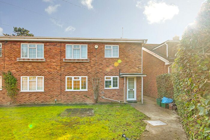 2 Bedroom Flat For Sale In The Chestnuts, Gloucester, GL1