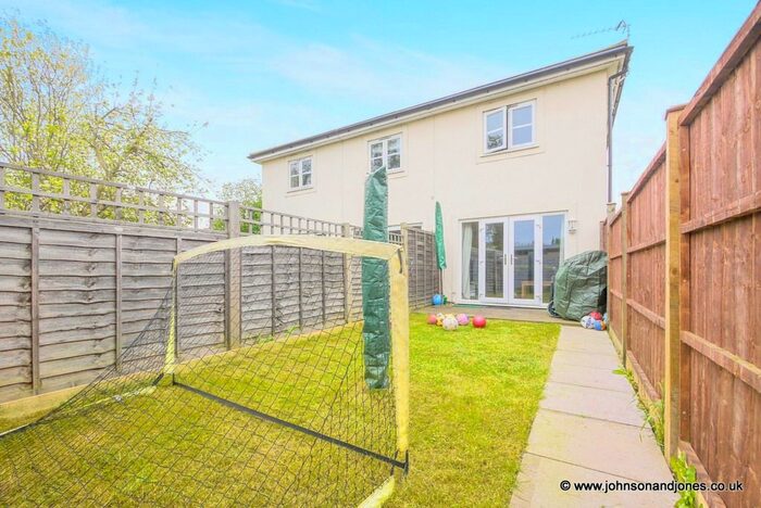 2 Bedroom End Of Terrace House To Rent In Masonic Hall Road, Chertsey KT16