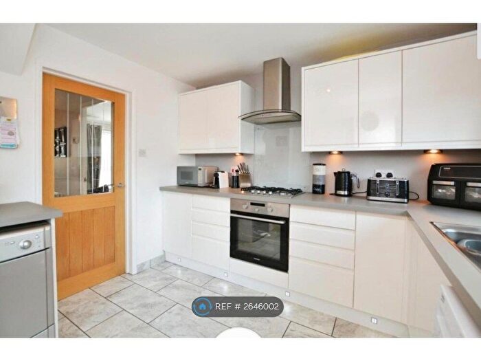 3 Bedroom Semi-Detached House To Rent In Knightsbridge Road, Messingham, Scunthorpe, DN17