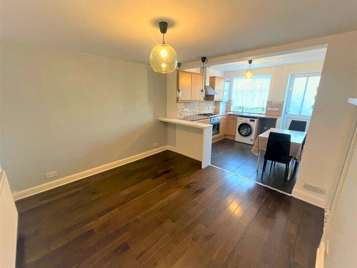 2 Bedroom Flat To Rent In Roxeth Green Avenue, Harrow, HA2
