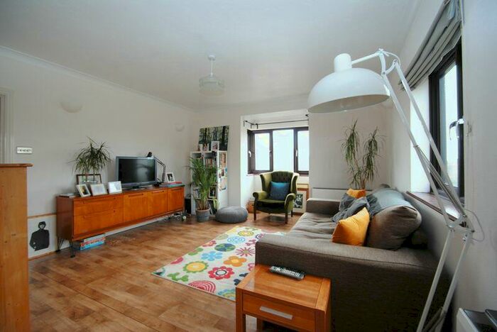 2 Bedroom Flat To Rent In Westleigh Avenue, Leigh-On-Sea, SS9