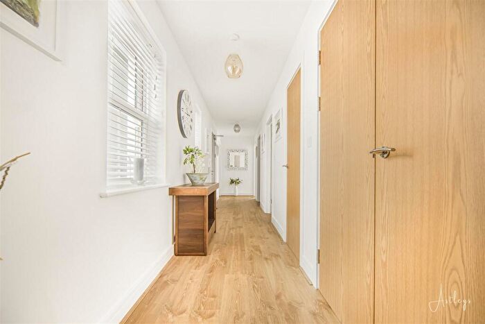 3 Bedroom Apartment For Sale In Bayview, Overland Road, Mumbles, Swansea, City And County Of Swansea., SA3