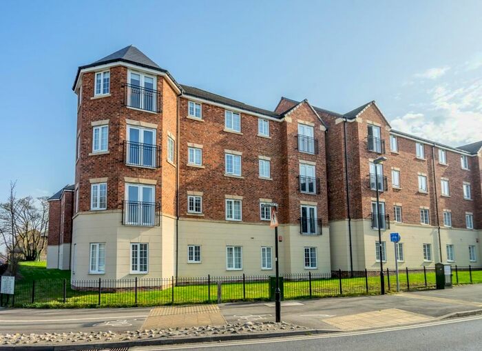 2 Bedroom Flat To Rent In Masters Mews, College Court, Dringhouses, York, YO24