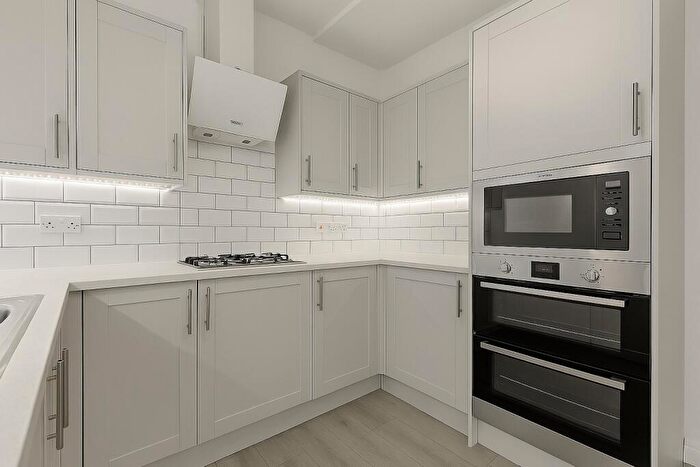 4 Bedroom House To Rent In Chigwell Road, Woodford Green, IG8