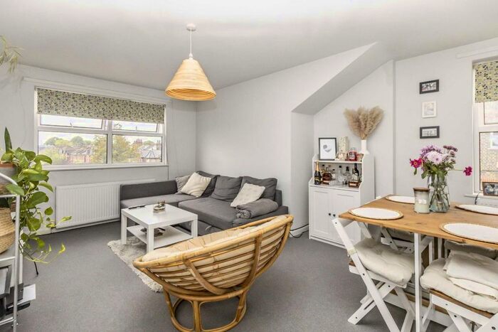 2 Bedroom Flat To Rent In Denbigh Road, London, W13