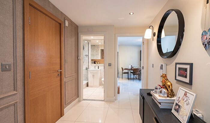 2 Bedroom Flat To Rent In Times Square, Aldgate, E1