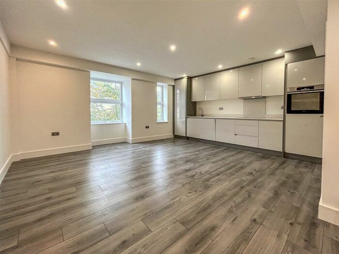 2 Bedroom Garage / Parking To Rent In Calverley Road, Tunbridge Wells, Kent, TN1