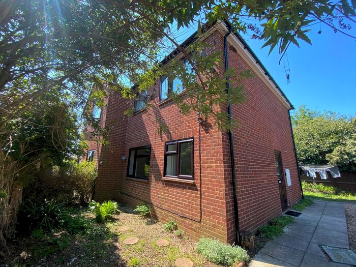 1 Bedroom Flat To Rent In Gordon Road, Newbury, RG14