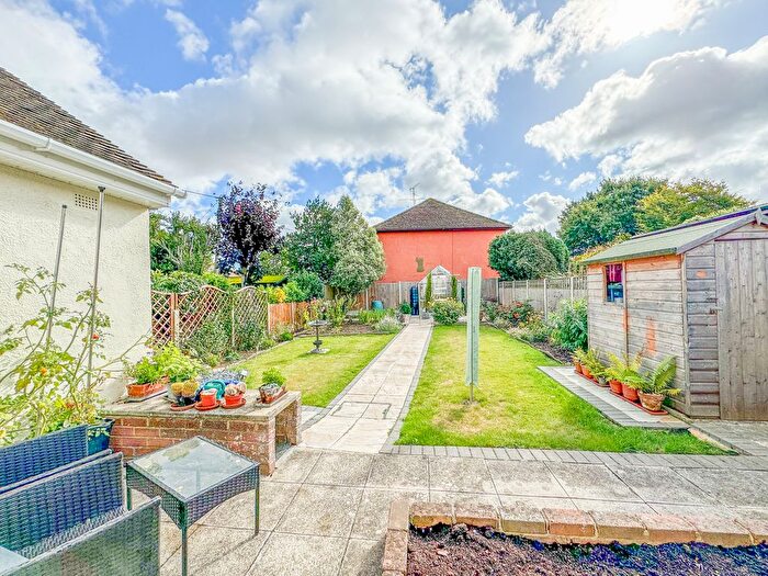 2 Bedroom Semi-Detached Bungalow For Sale In Willow Walk, Hockley, SS5