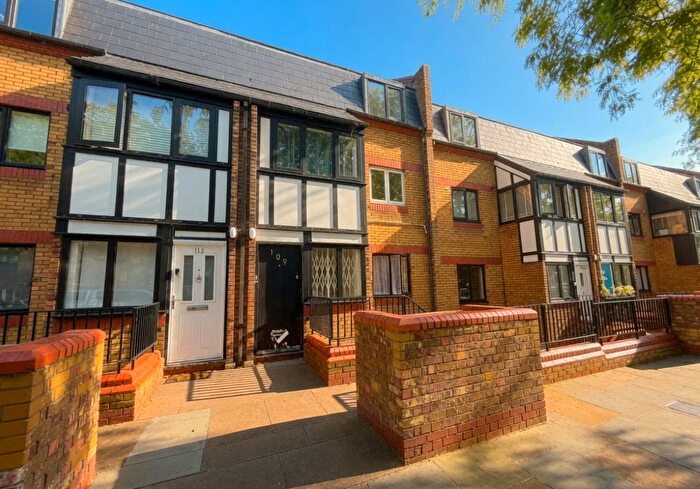 3 Bedroom Flat For Sale In St Ervans Road, Kensington And Chelsea, London, W10