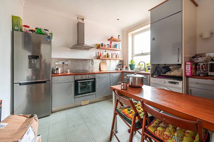 3 Bedroom Flat For Sale In Carnarvon Road, Forest Gate, London, E15