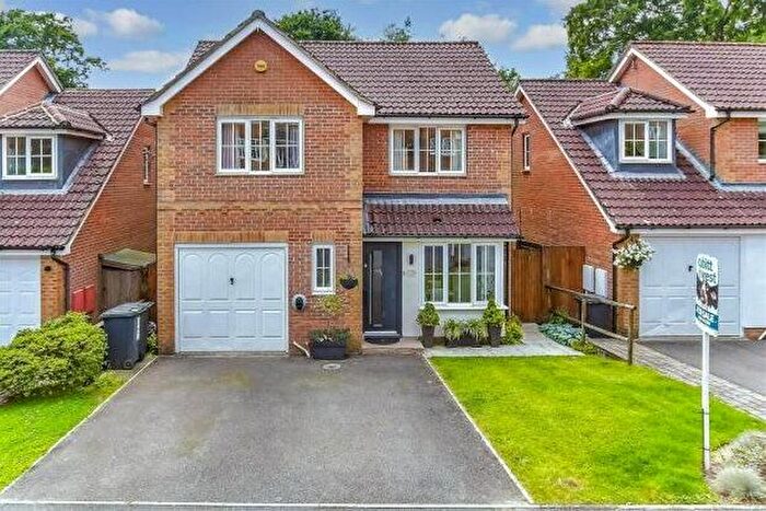 4 Bedroom Detached House To Rent In Lincoln Way, Crowborough, TN6