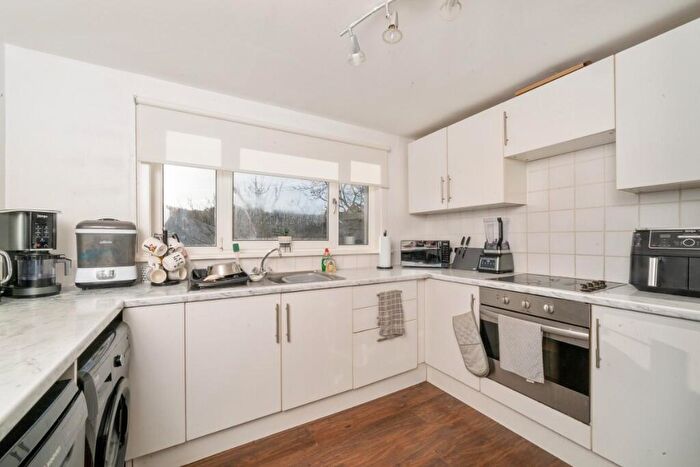 2 Bedroom Maisonette For Sale In The Auld Road, The Village, G67