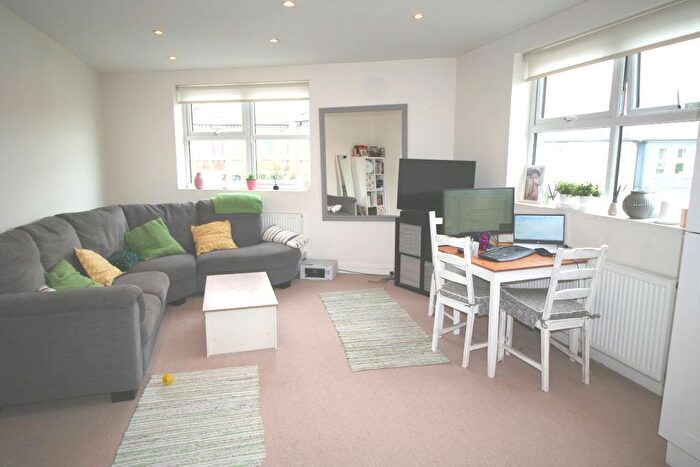 2 Bedroom Flat To Rent In Durnsford Road, London, SW19