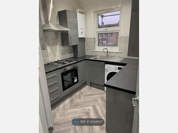 2 Bedroom Flat To Rent In Airlie Gardens, Ilford, IG1