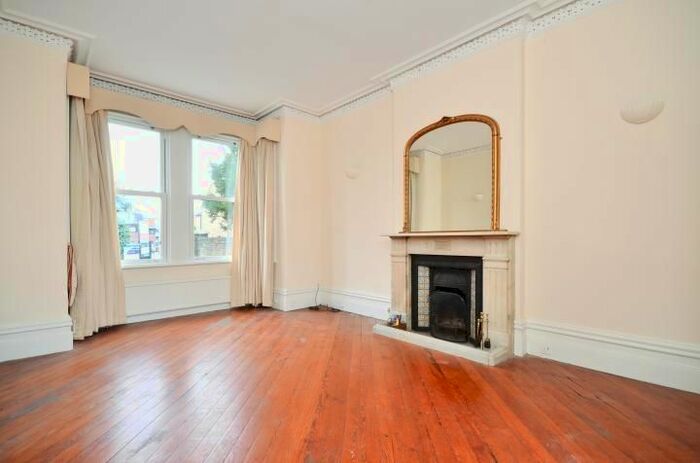 4 Bedroom Flat To Rent In Windmill Road, Brentford, TW8